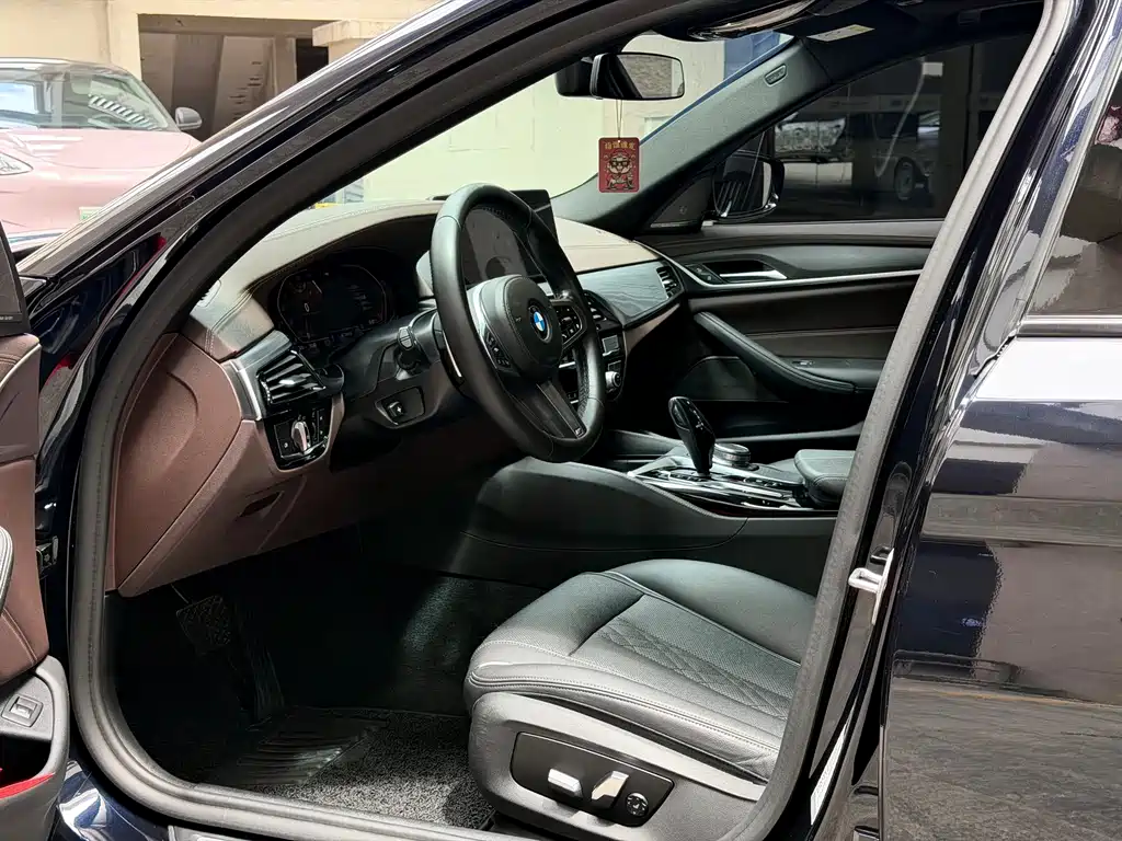BMW 5 Series 2021
