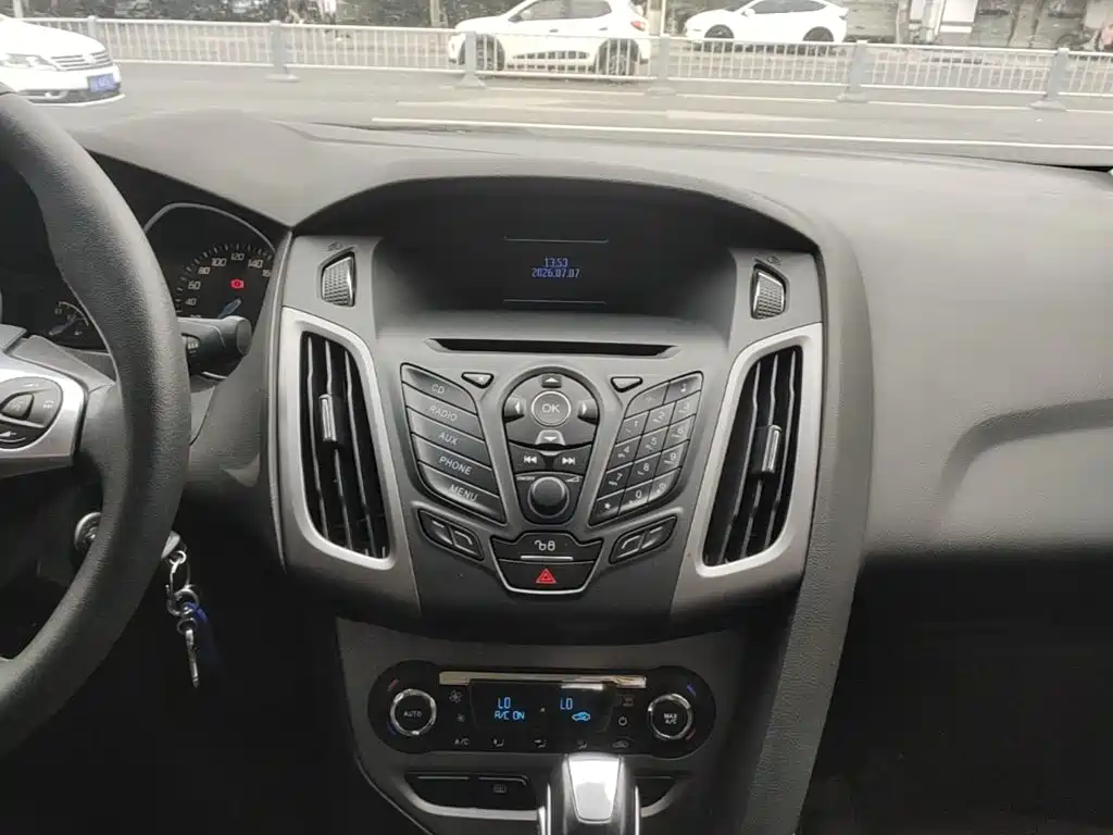 Ford Focus 2015 — фото 13