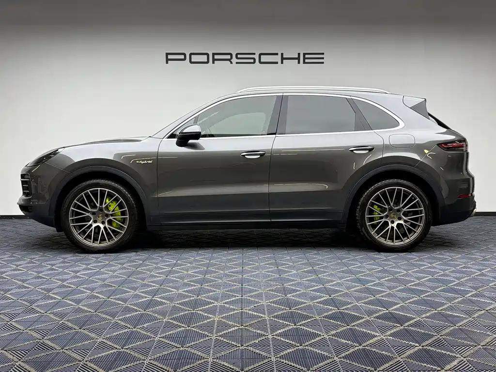 Porsche Cayenne Hybrid 2022 — фото 10