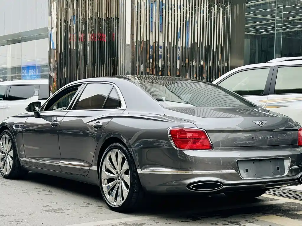 Bentley Flying Spur 2022 — фото 6