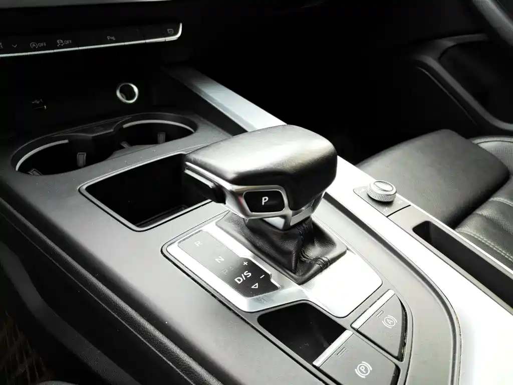 Audi A4L 2022 — фото 10