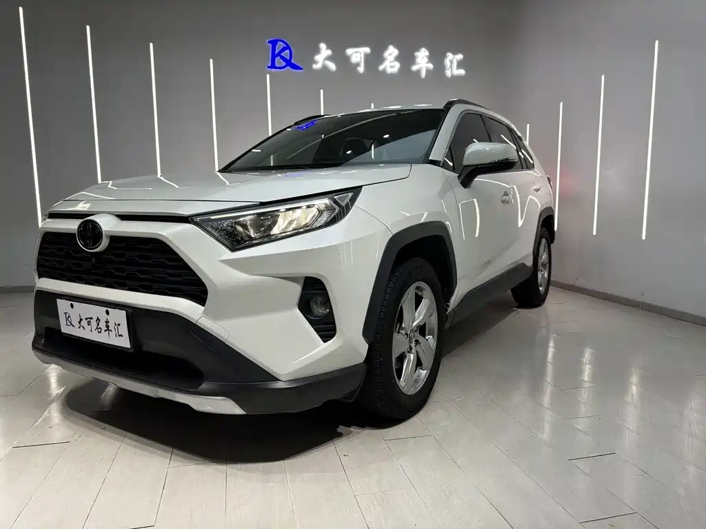 Toyota RAV4 2021 — фото 1