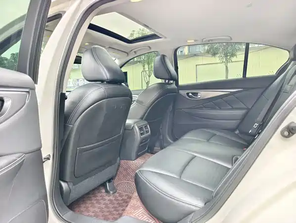 Infiniti Q50L 2015