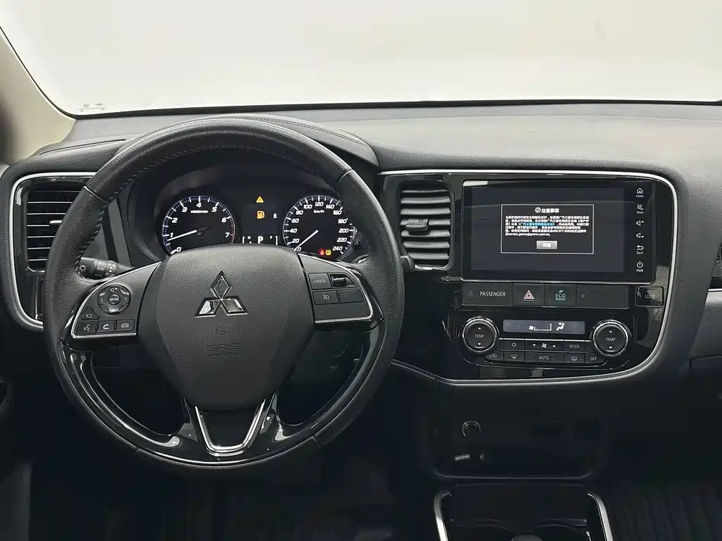Mitsubishi Outlander 2022 — фото 11