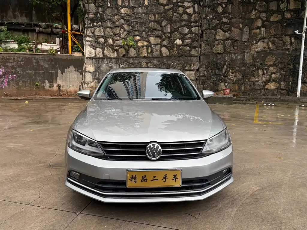 Volkswagen Sagitar 2016