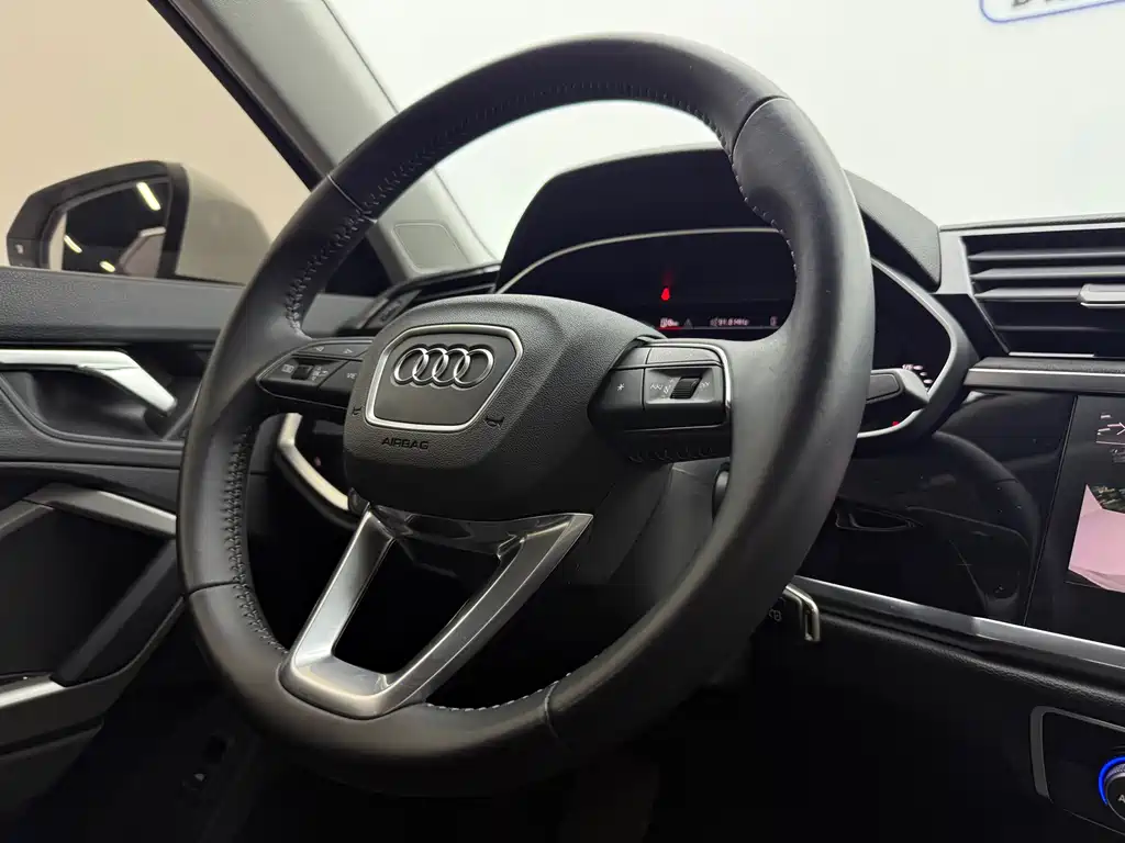 Audi Q3 2023 — фото 14