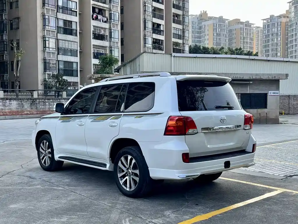 Toyota Land Cruiser 2016 — фото 4