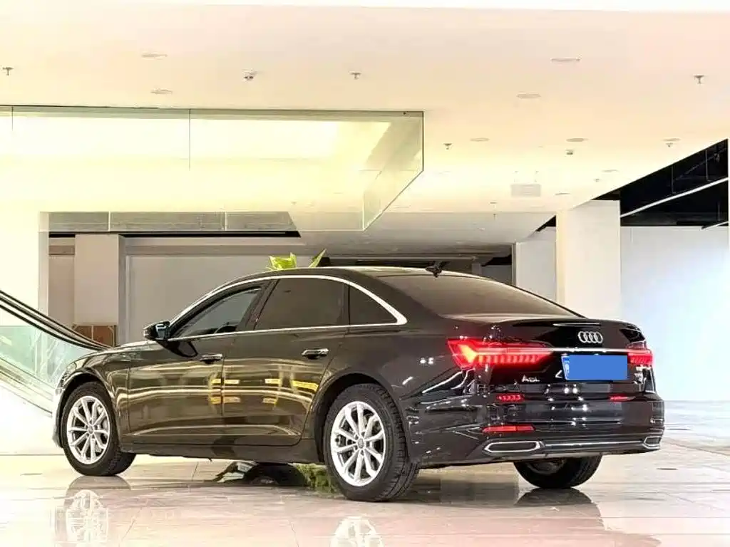 Audi A6L 2022