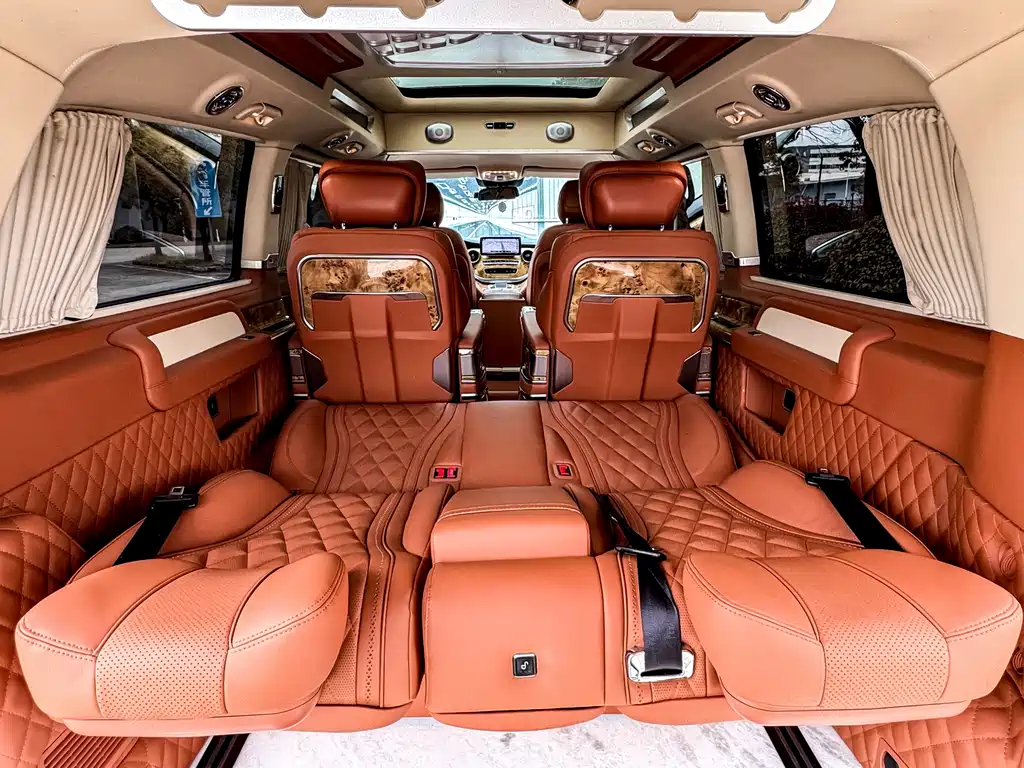 Mercedes-Benz V-Class 2023 — фото 16