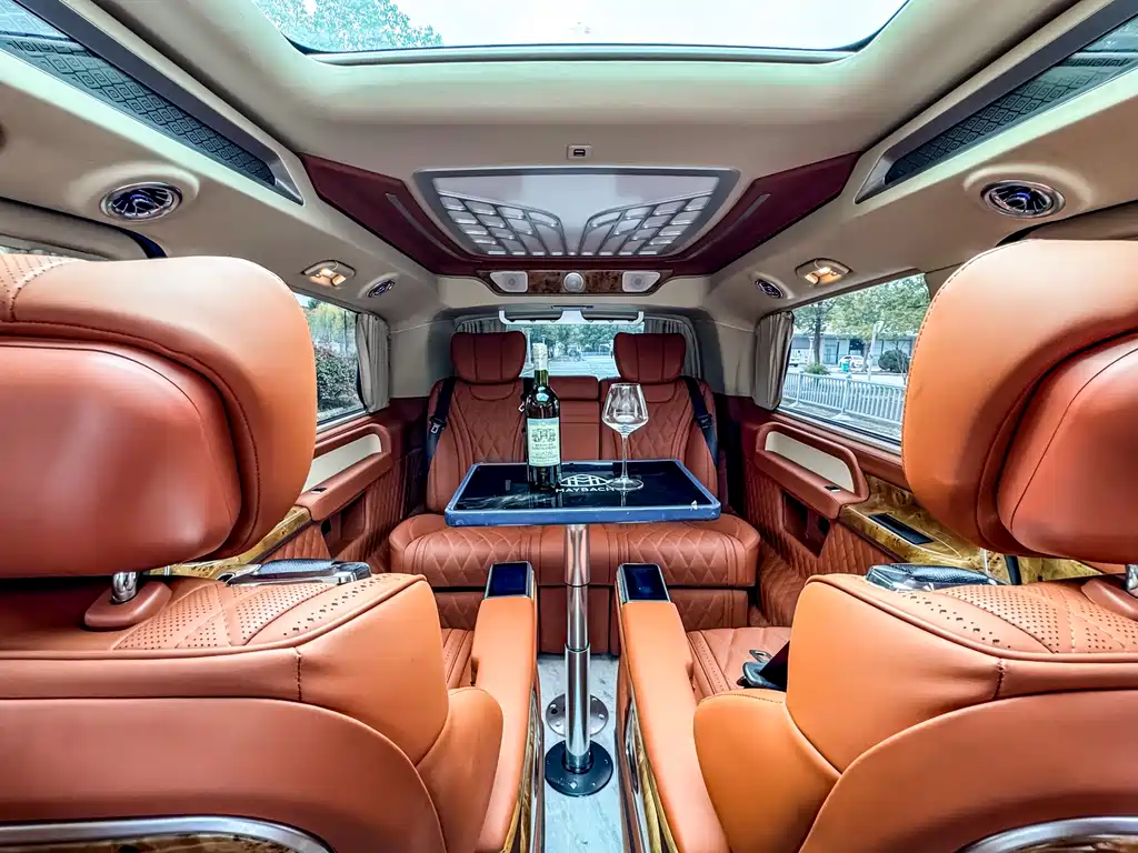 Mercedes-Benz V-Class 2023 — фото 15