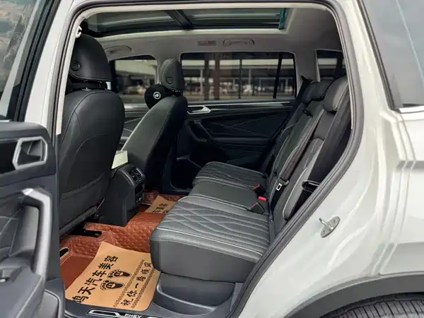 Volkswagen Tiguan L Plug-In Hybrid 2023