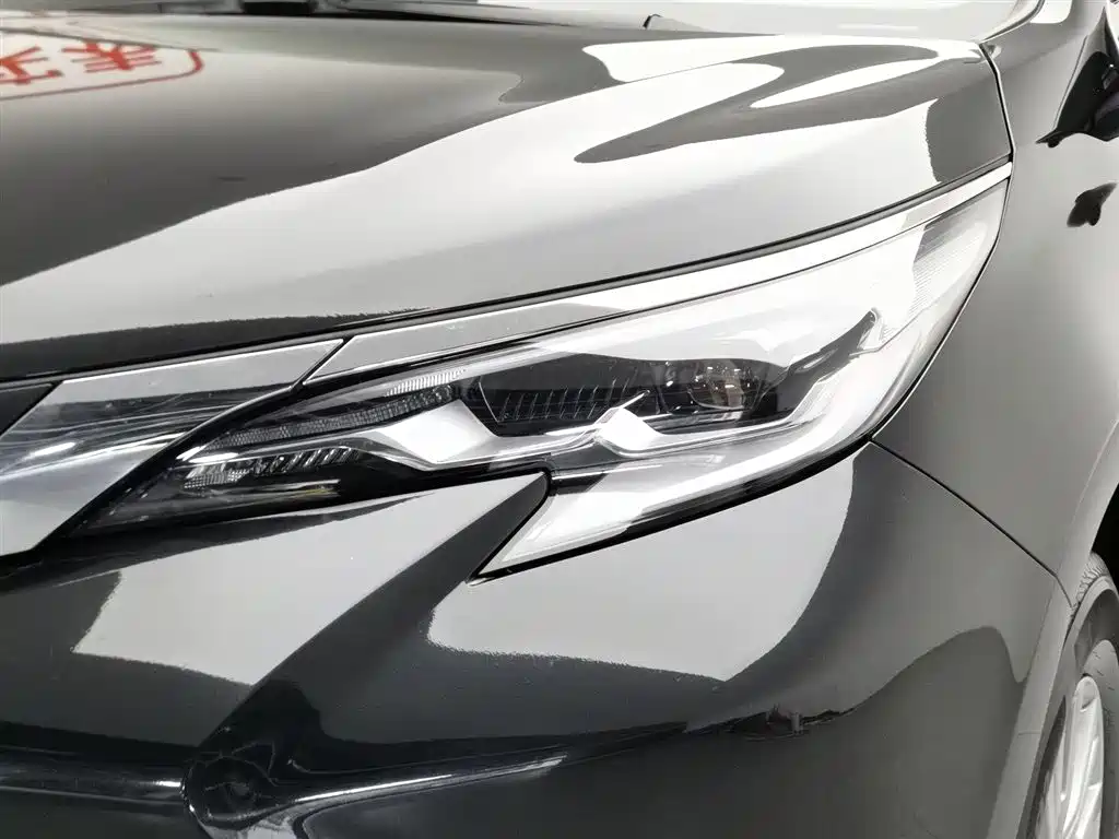 Toyota Sienna 2023 — фото 7