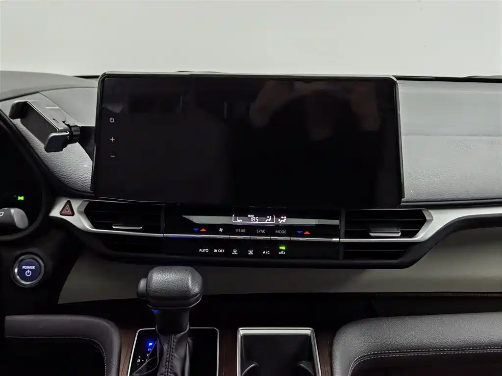 Toyota Sienna 2023 — фото 12