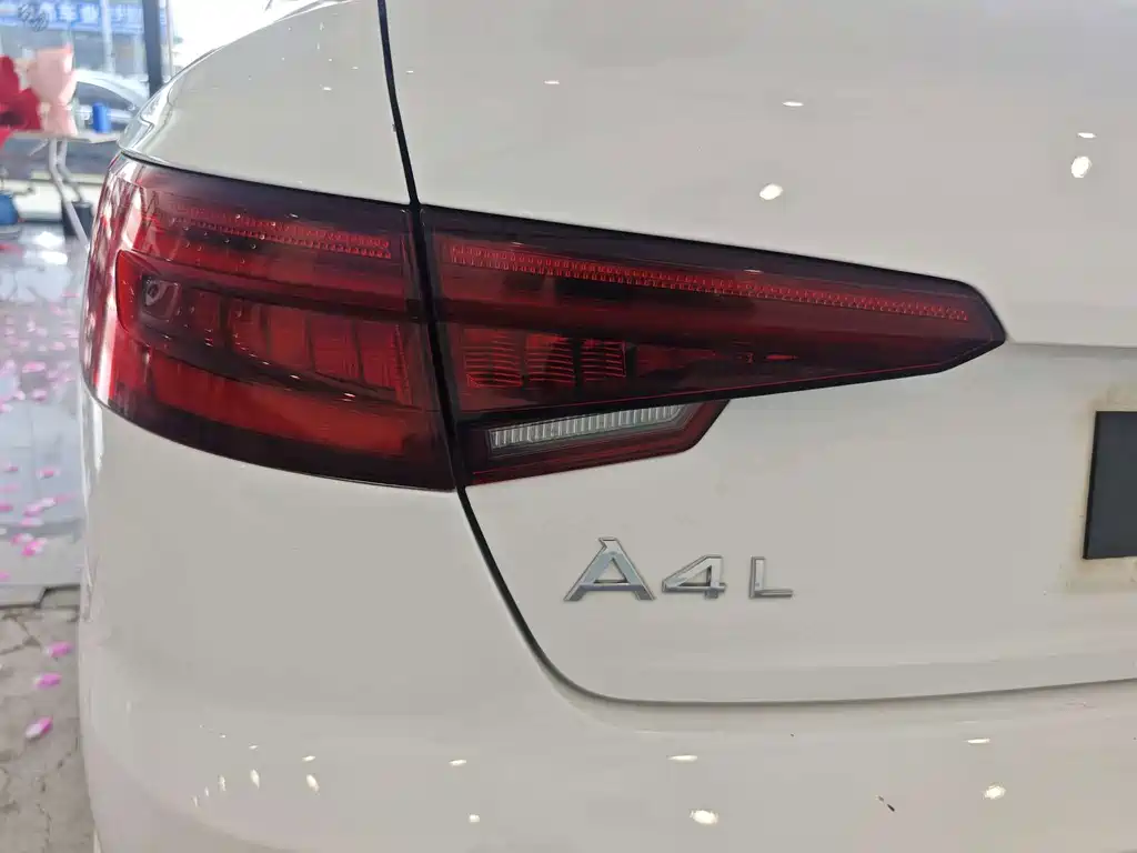 Audi A4L 2019 — фото 16