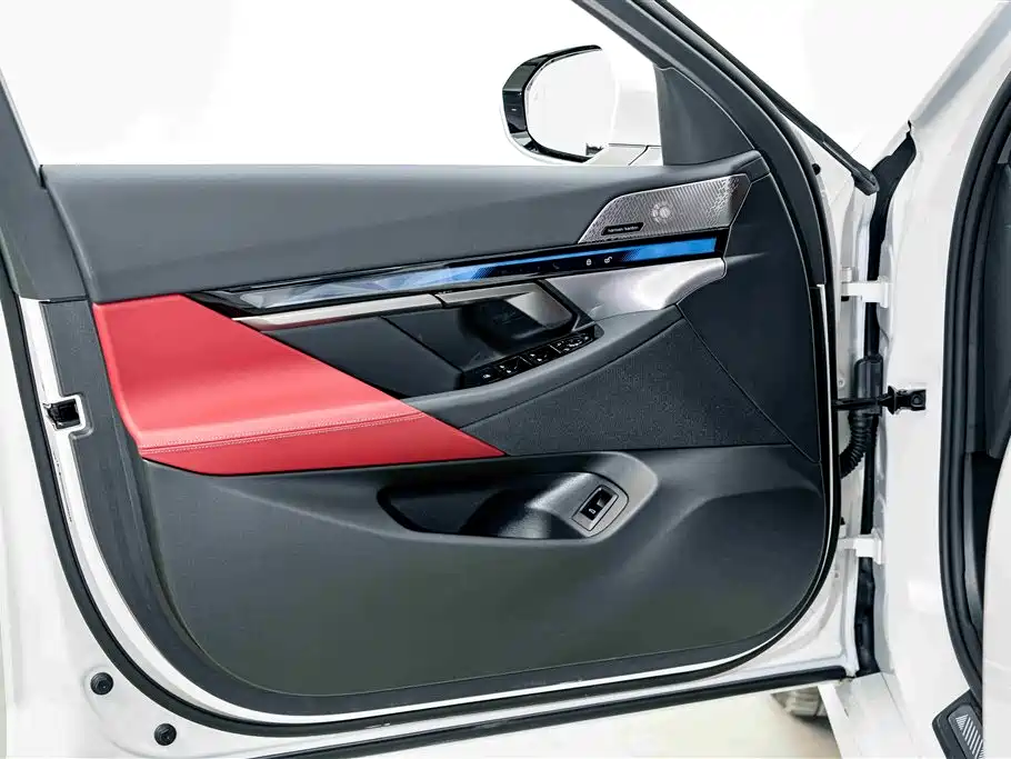 BMW 5 Series 2025 — фото 17