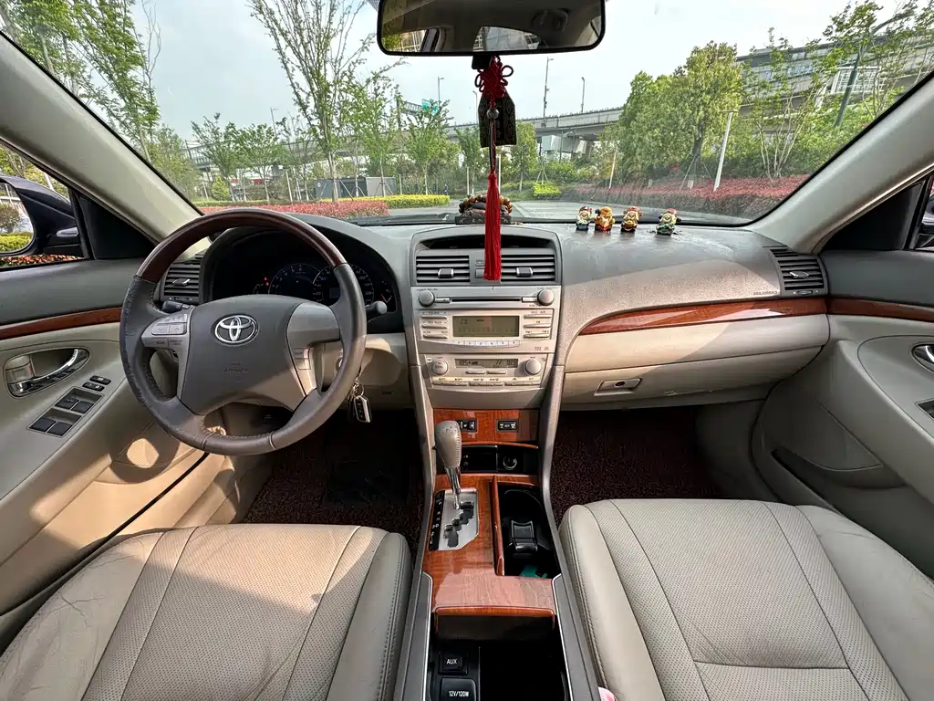 Toyota Camry 2014 — фото 8
