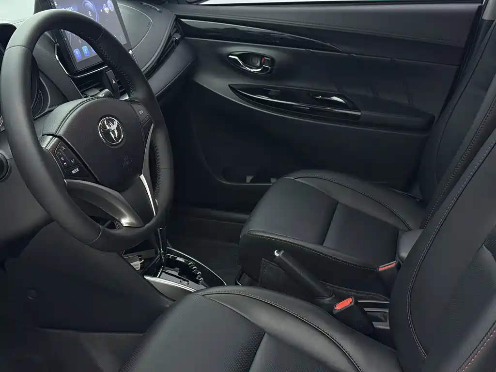 Toyota Yaris L 2022 — фото 18