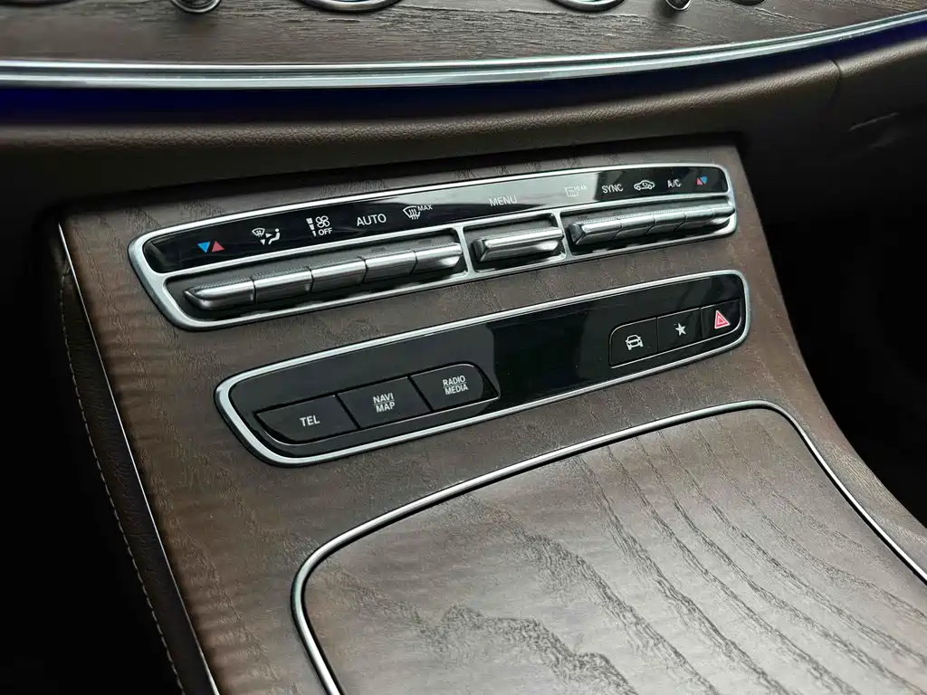 Mercedes-Benz E-Class 2021 — фото 11