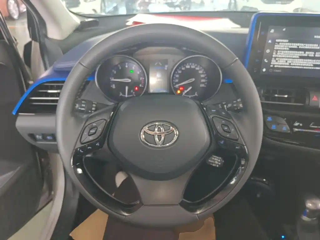 Toyota C-HR 2022 — фото 11