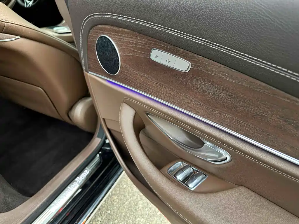 Mercedes-Benz E-Class 2021 — фото 15