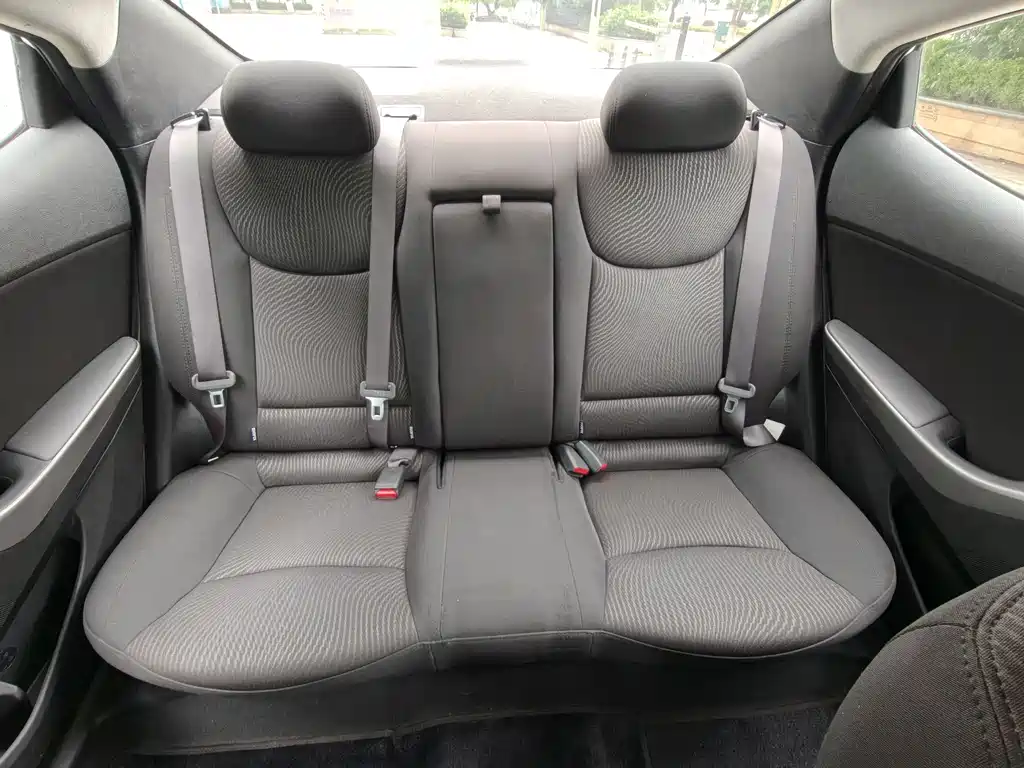 Hyundai Elantra 2016 — фото 18