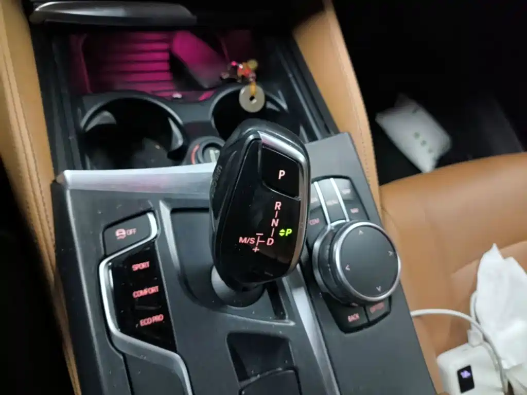 BMW 5 Series 2017 — фото 14