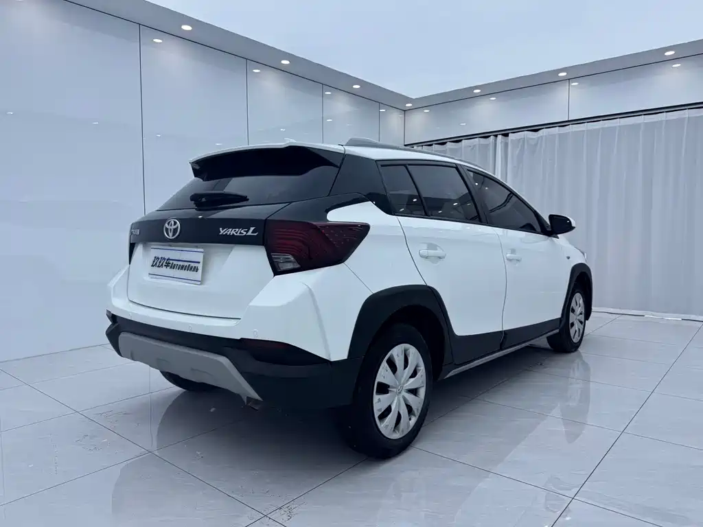 Toyota Yaris L 2022