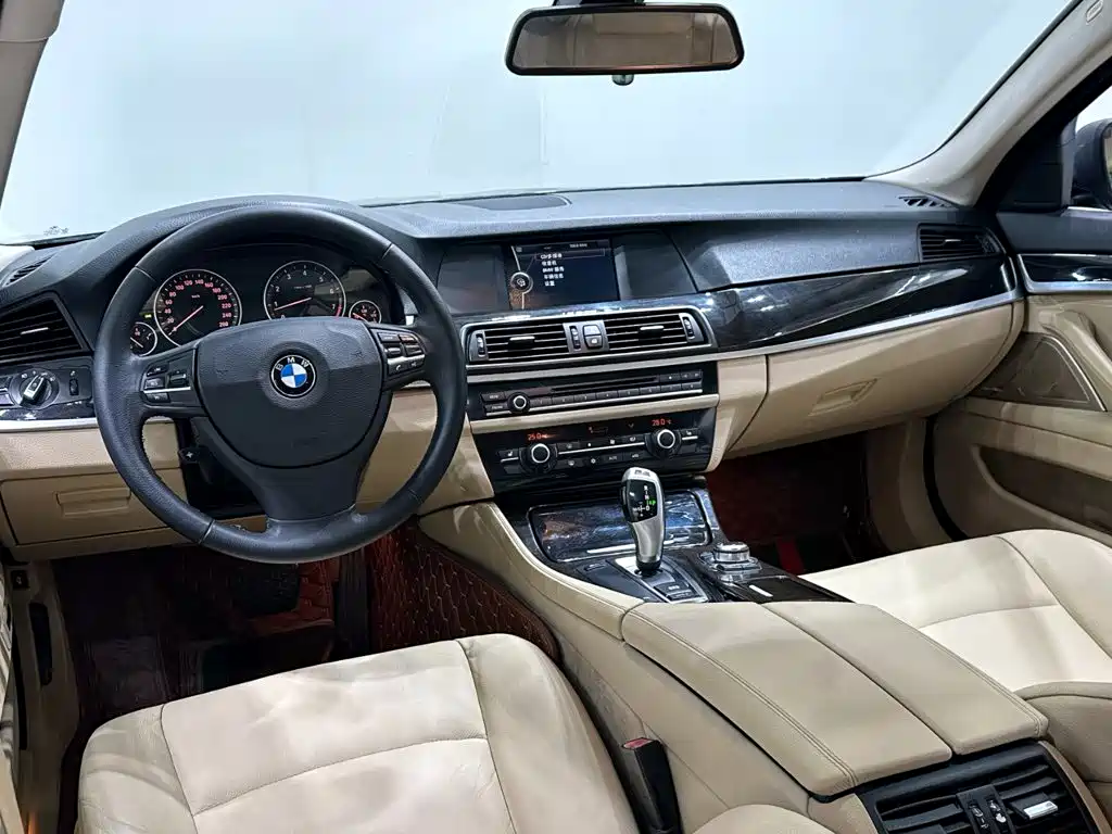 BMW 5 Series 2012 — фото 8