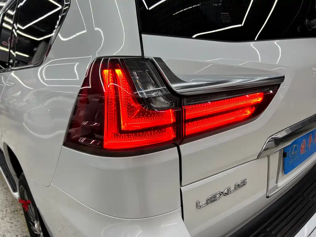 Lexus LX 2018 — фото 24