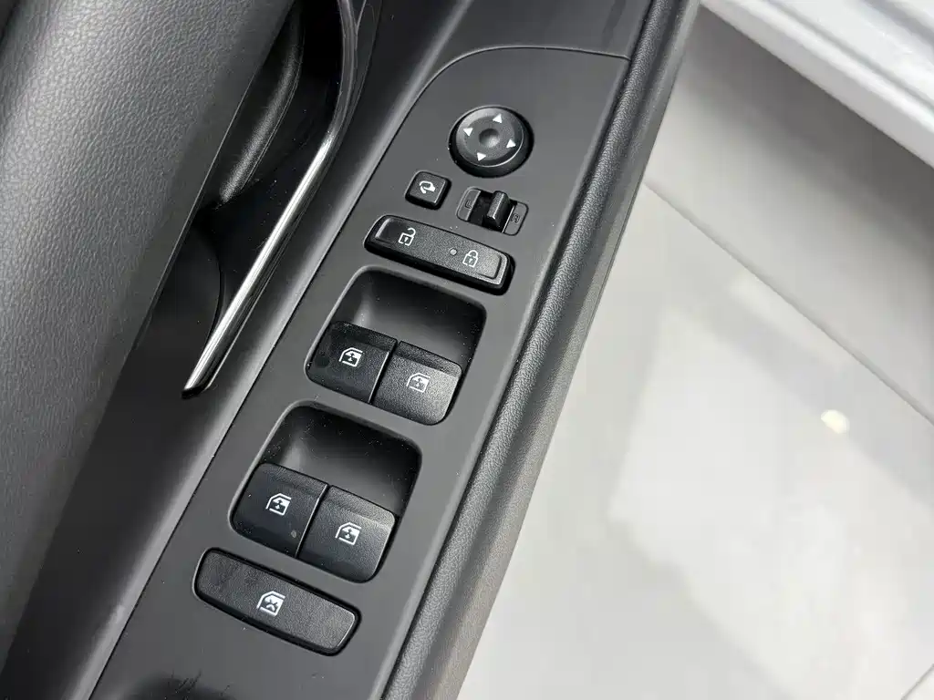 Hyundai Elantra 2021 — фото 9