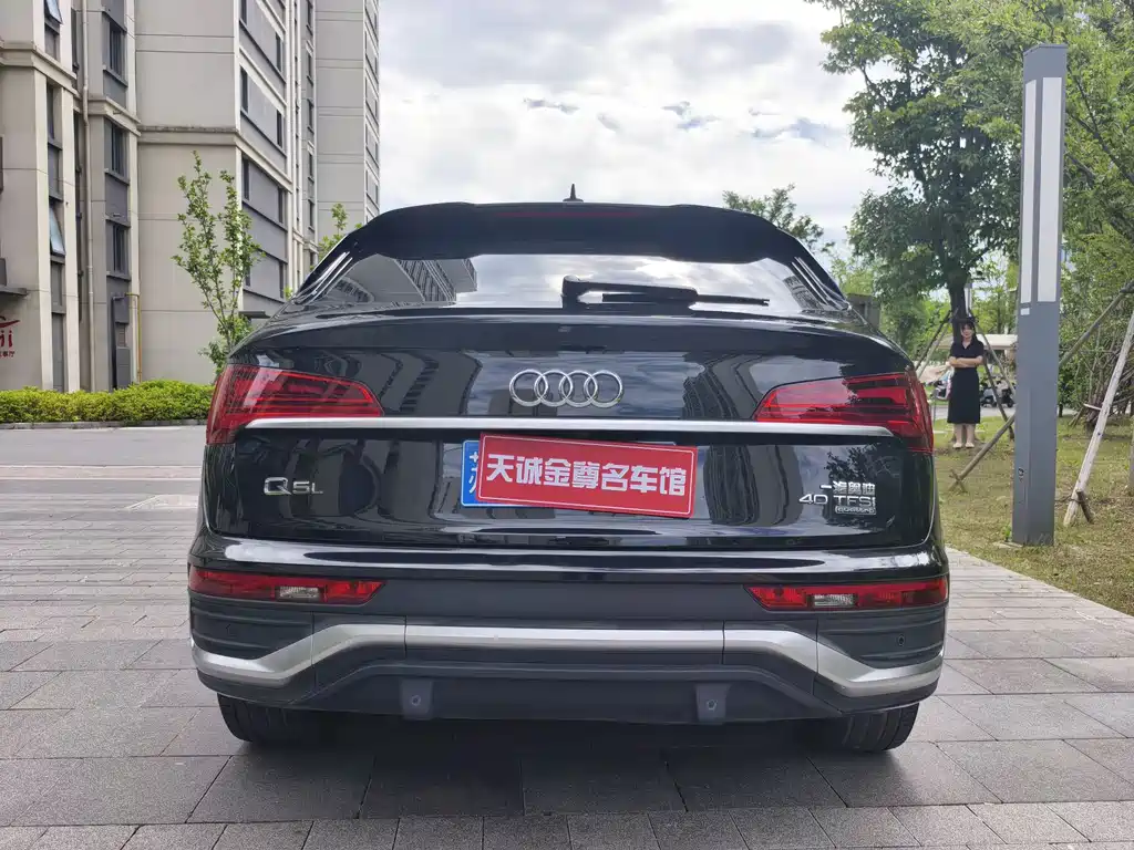 Audi Q5L Sportback 2022 — фото 15