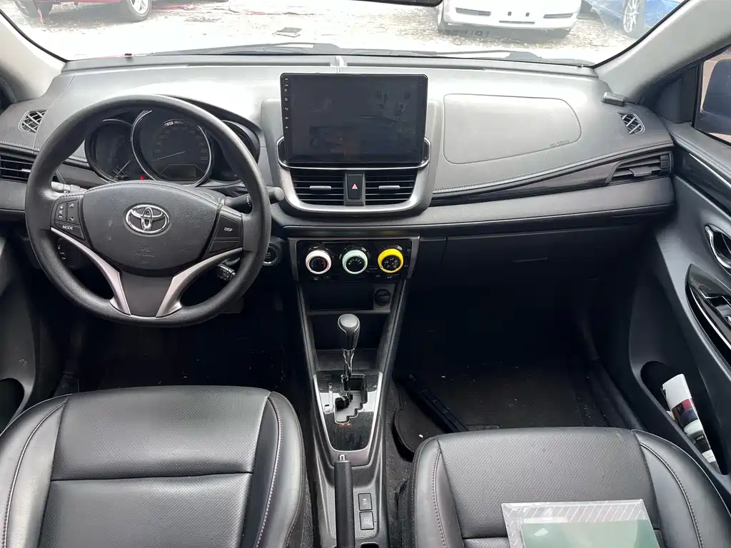 Toyota Yaris L 2022 — фото 6