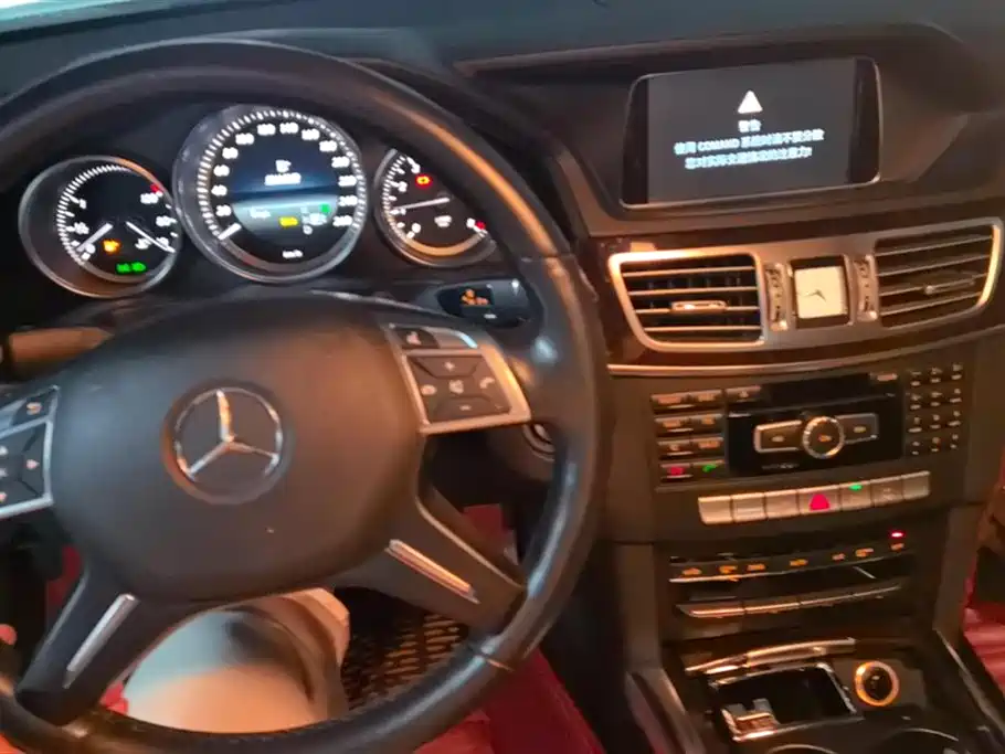 Mercedes-Benz E-Class 2015 — фото 12