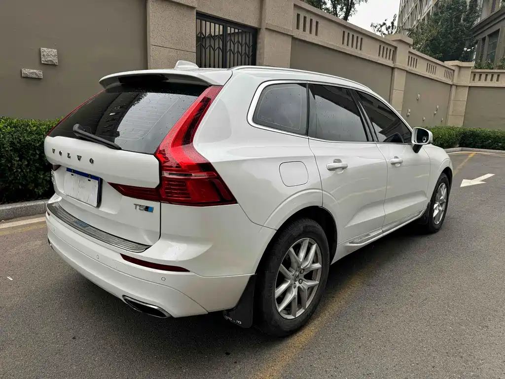 Volvo XC60 2018 — фото 12