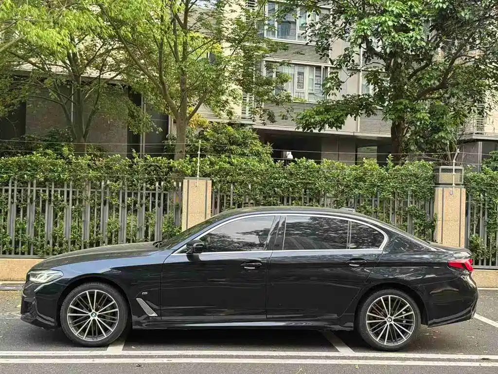 BMW 5 Series 2021 — фото 2