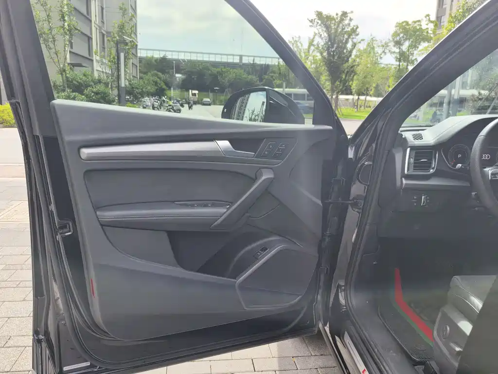 Audi Q5L Sportback 2022 — фото 8