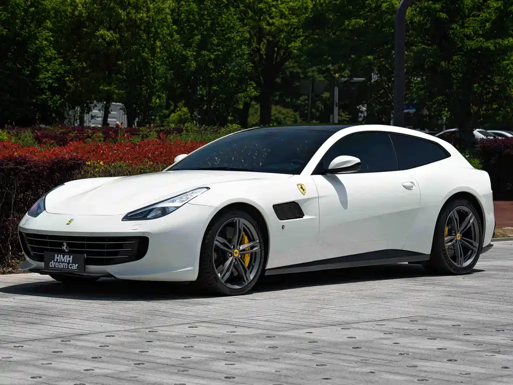 Ferrari GTC4Lusso 2017 — фото 1