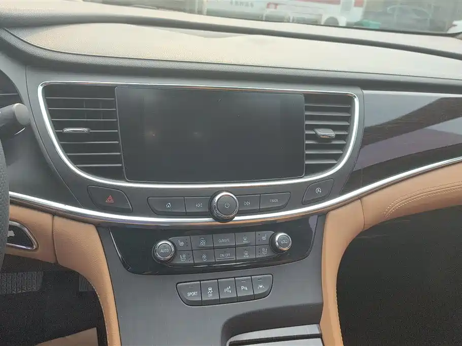 Buick LaCrosse 2018 — фото 13