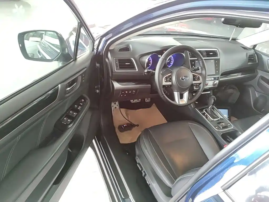 Subaru Outback 2017 — фото 16