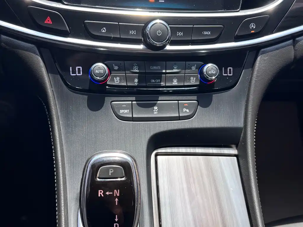 Buick LaCrosse 2018 — фото 11