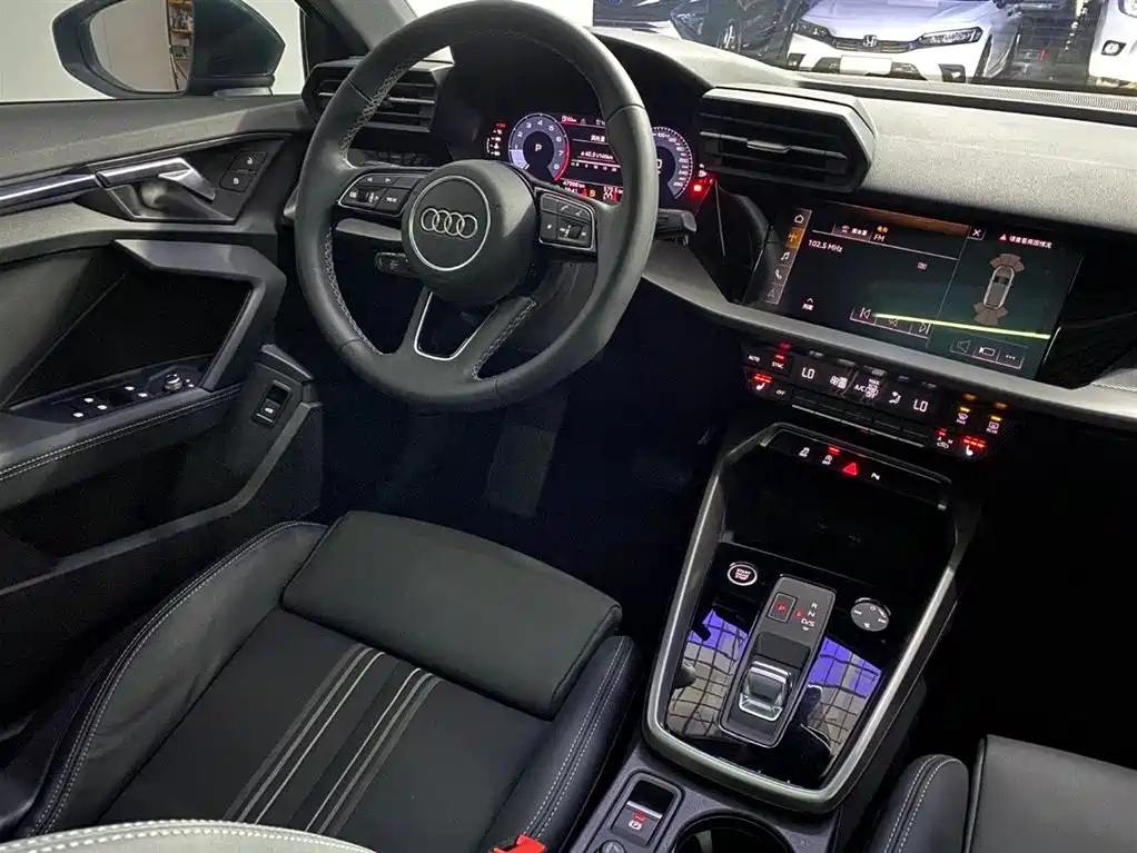 Audi A3 2023 — фото 11