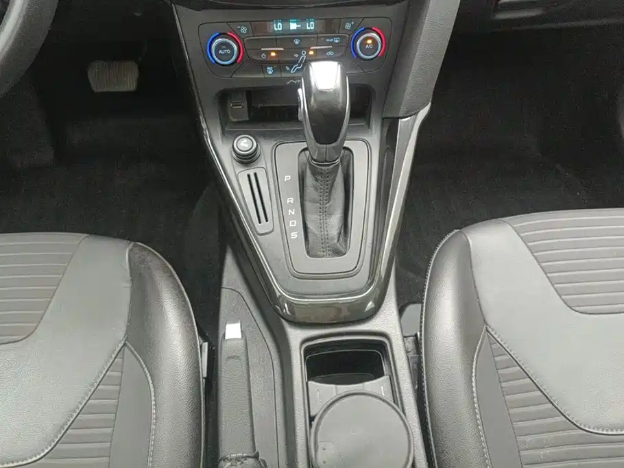 Ford Focus 2016 — фото 16