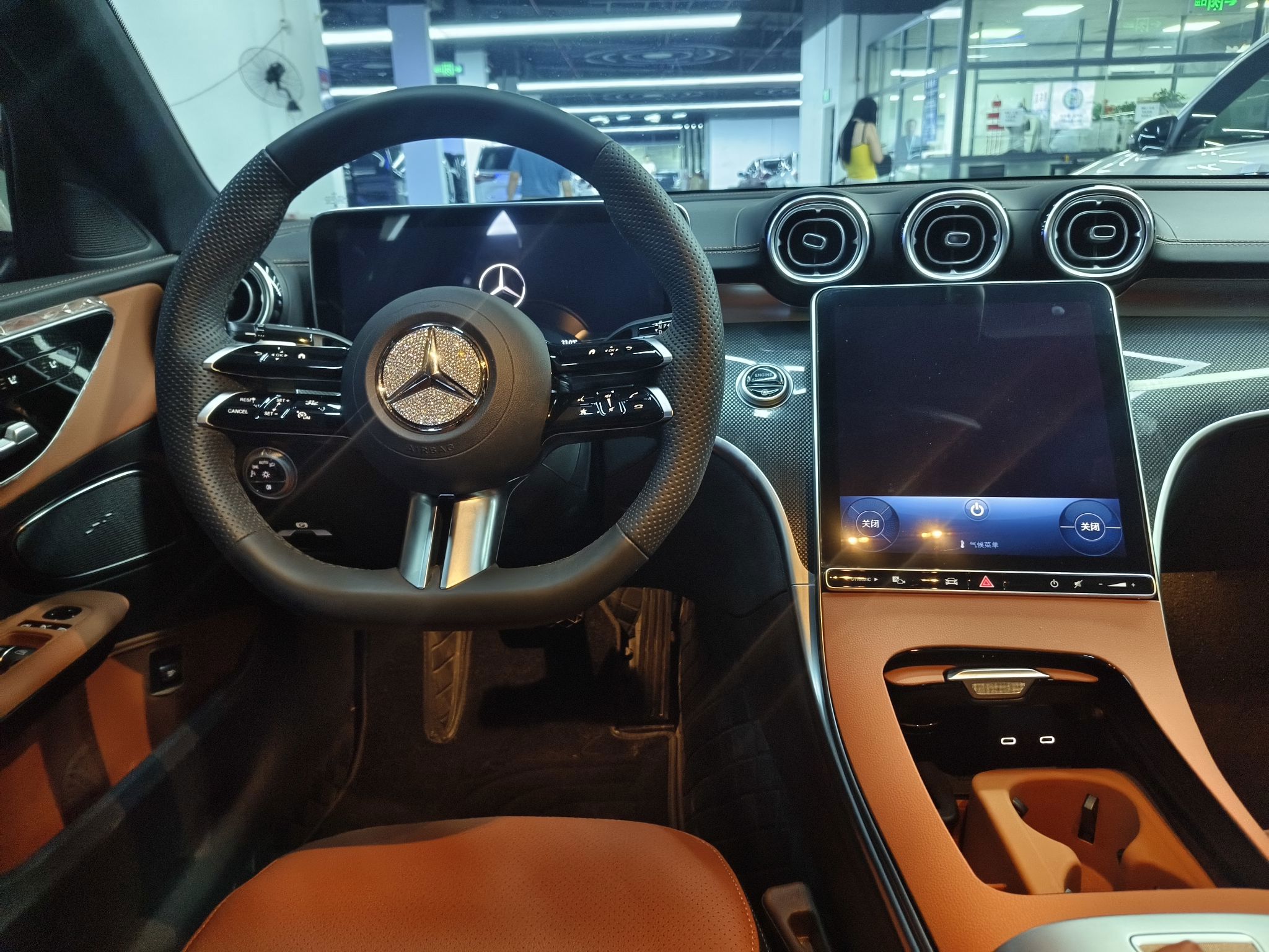 Mercedes-Benz C-Class 2025 — фото 10