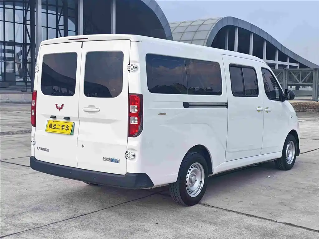 Wuling Yangguang 2025