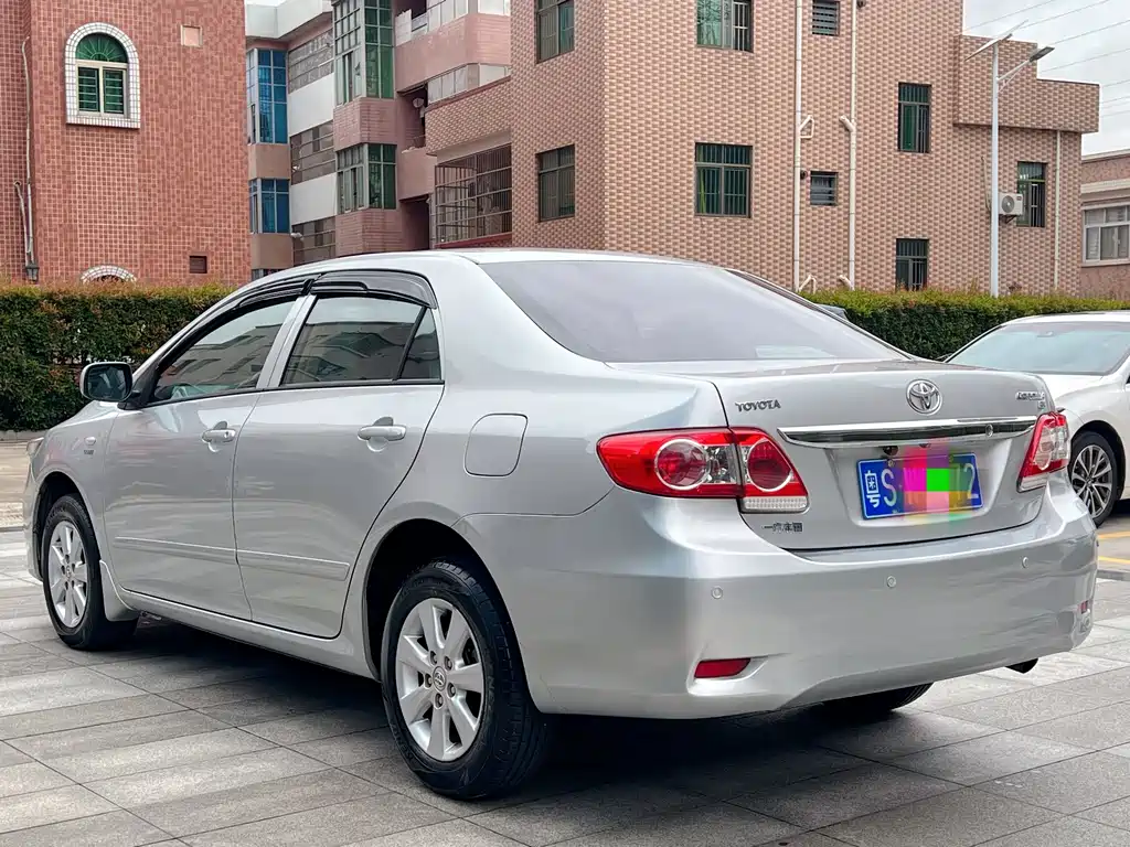 Toyota Corolla 2012 — фото 5