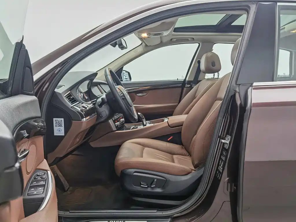 BMW 5 Series GT 2015 — фото 10