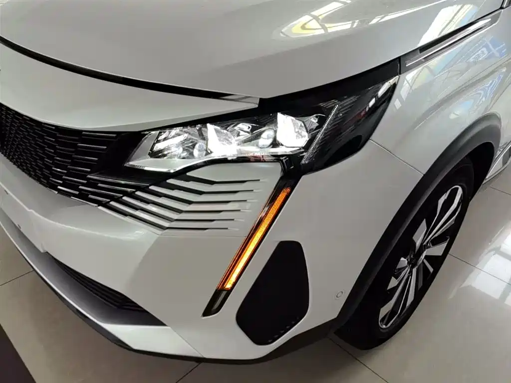 Peugeot 5008 2023 — фото 24