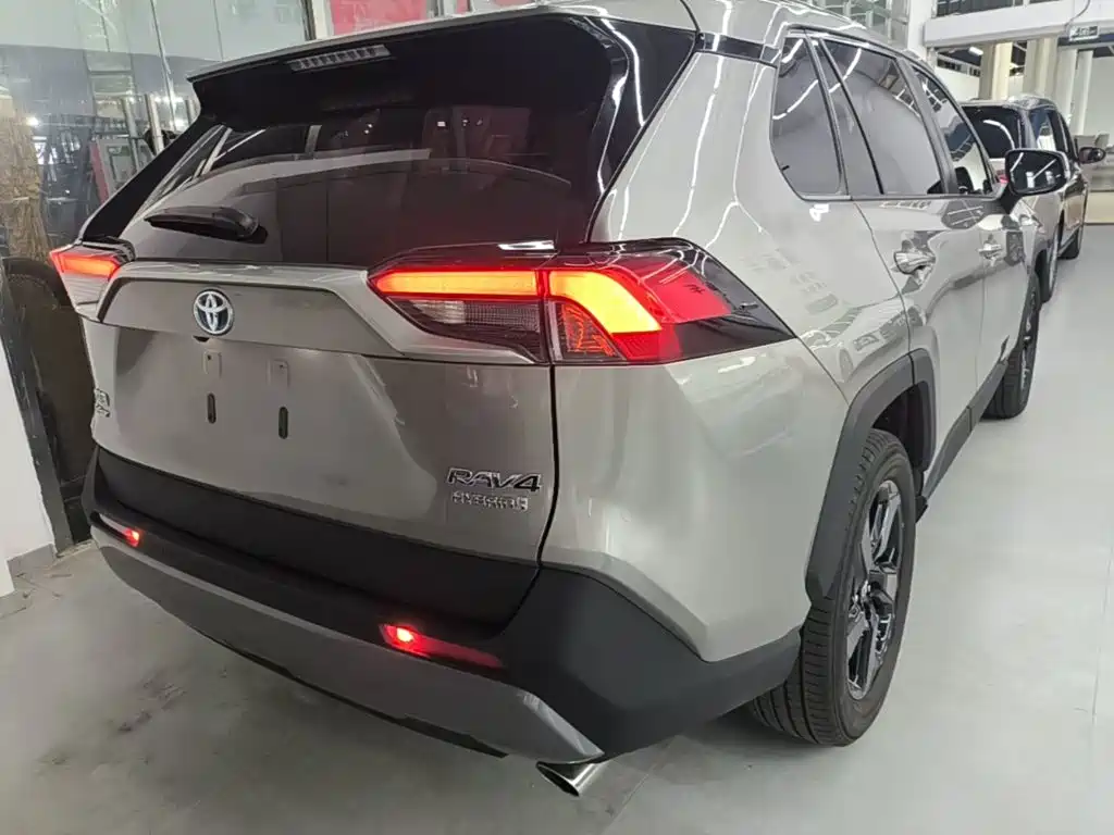 Toyota RAV4 2020 — фото 7