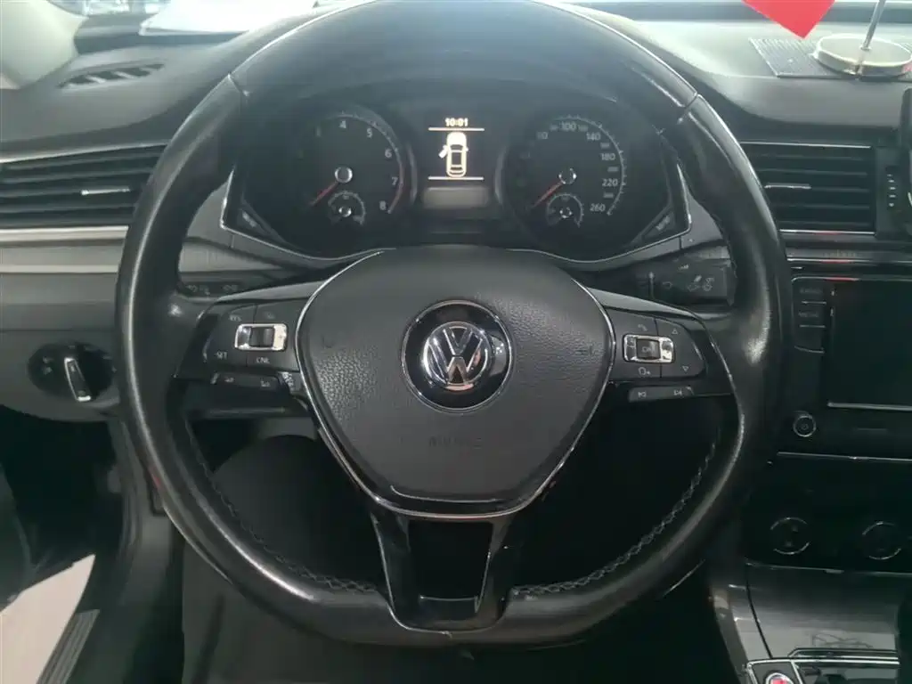 Volkswagen Passat 2018 — фото 11