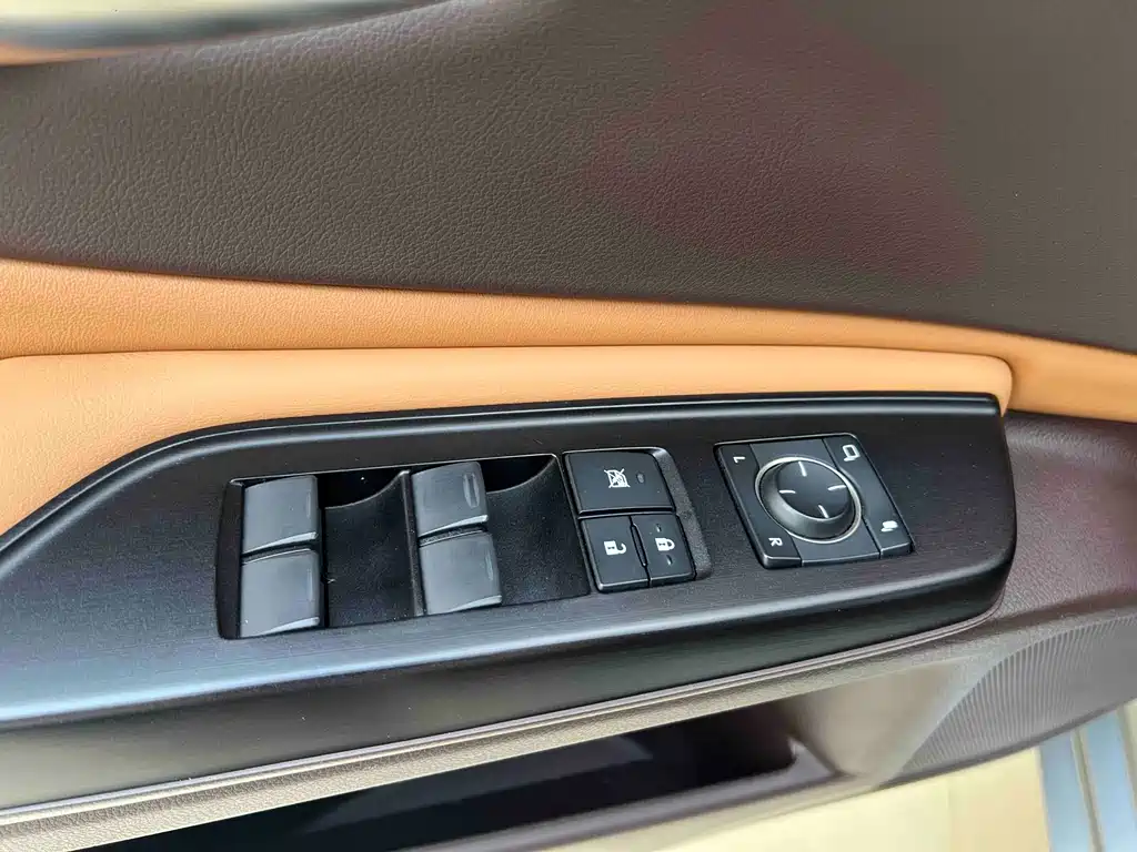 Lexus ES 2020 — фото 11